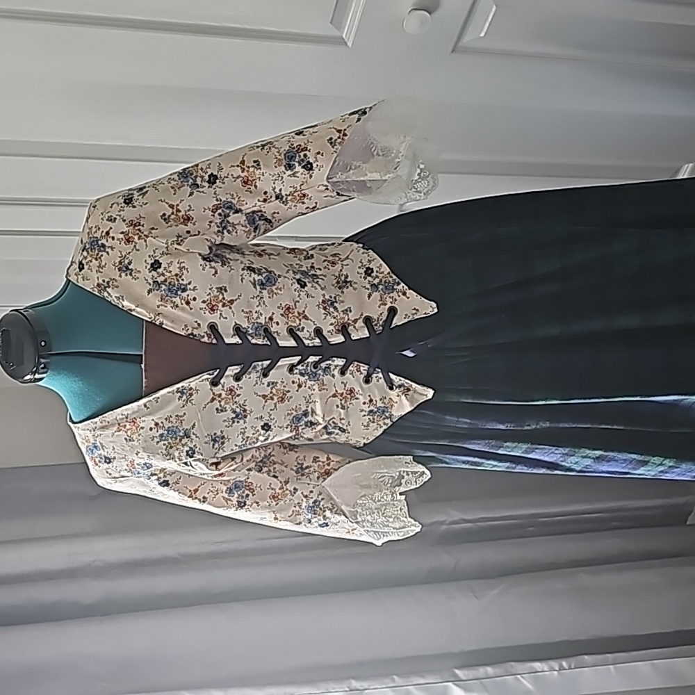 SCOTTISH  OUTLANDER Costume is great for the Scottish Festival size M